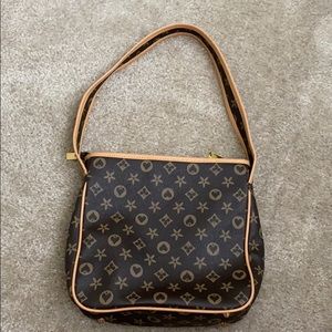 Shoulder bag
